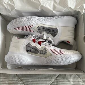 Kyrie Flytrap V (Size 10)